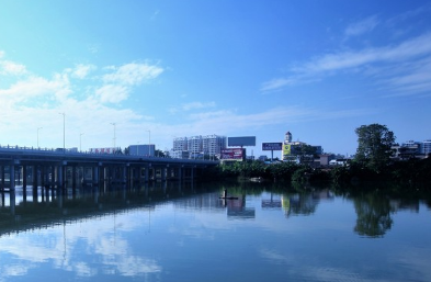 在臨港的機(jī)遇和挑戰(zhàn)中寧波國際物流怎樣發(fā)展呢？